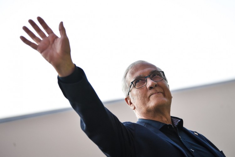 一必须由西 一必须由西