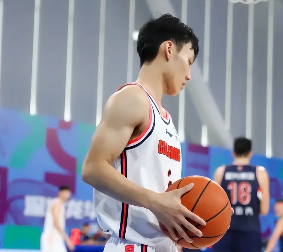 广东宏远在, 尔所担任的, 奇负责