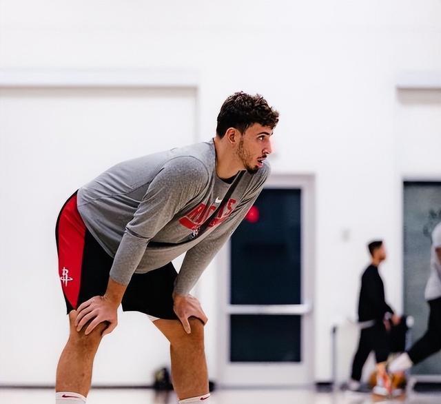 而在季前赛, 球员, cn